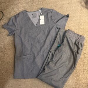 Figs Scrubs Gray (top NWT & bottoms EUC)